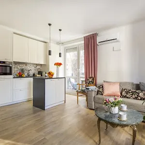  Apartament Center